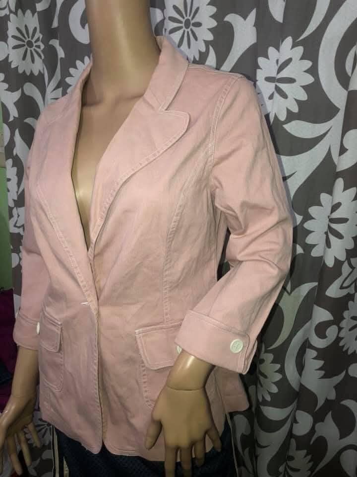 J28 BCBG pink cotton blazer S (Category: Coats, Jackets and Outerwear) located in Baguio. Submitted by princessjhade (Listing ID 1408212954, Image 3). Description: Small Very good condition Plus shipping.
