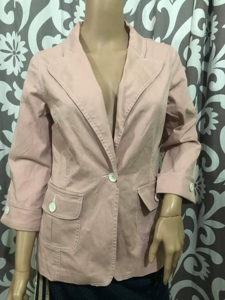 J28 BCBG pink cotton blazer S (Category: Coats, Jackets and Outerwear) located in Baguio. Submitted by princessjhade (Listing ID 1408212954, Image 1). Description: Small Very good condition Plus shipping.