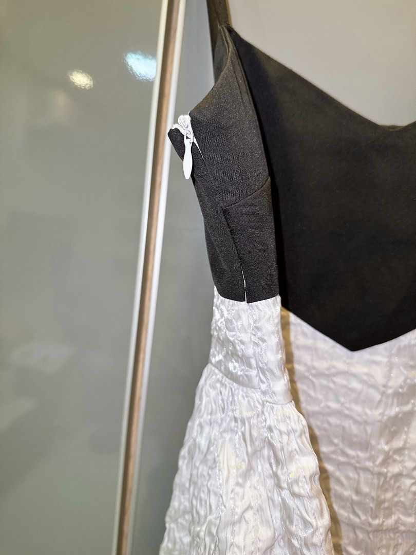 Black and White Midi Dress (Category: Dresses) located in Marikina City. Submitted by prelovedbyerickaa (Listing ID 1408260700, Image 3). Description: – 10/10 🌟 Onhand – No return, no exchange, & no refund 🤍 – SF NOT included – MOP: BDO/ gcash – MOD: lalamove/ j&t - Black and white midi dress - Size M Features: - Black bodice - Textured white skirt - Thin straps - Concealed side zipper - Flattering silhouette.
