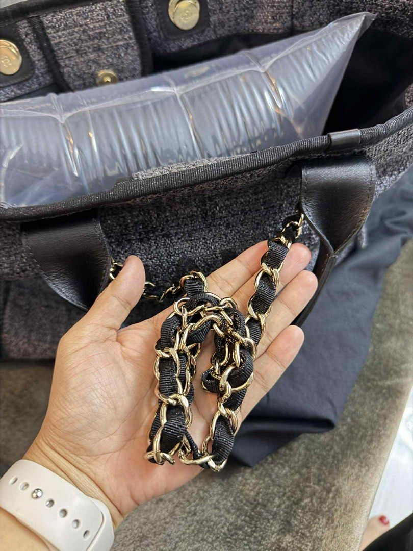 CHANEL DEAUVILLE TOTE WOVEN (Category: Luxury Bags & Wallets) located in Arayat. Submitted by cjscolis (Listing ID 1408154692, Image 3). Description: WITH ENTRUPY ,CARE CARD ,BOX ,DUSTBAG BARELY USE NEGOTIABLE .