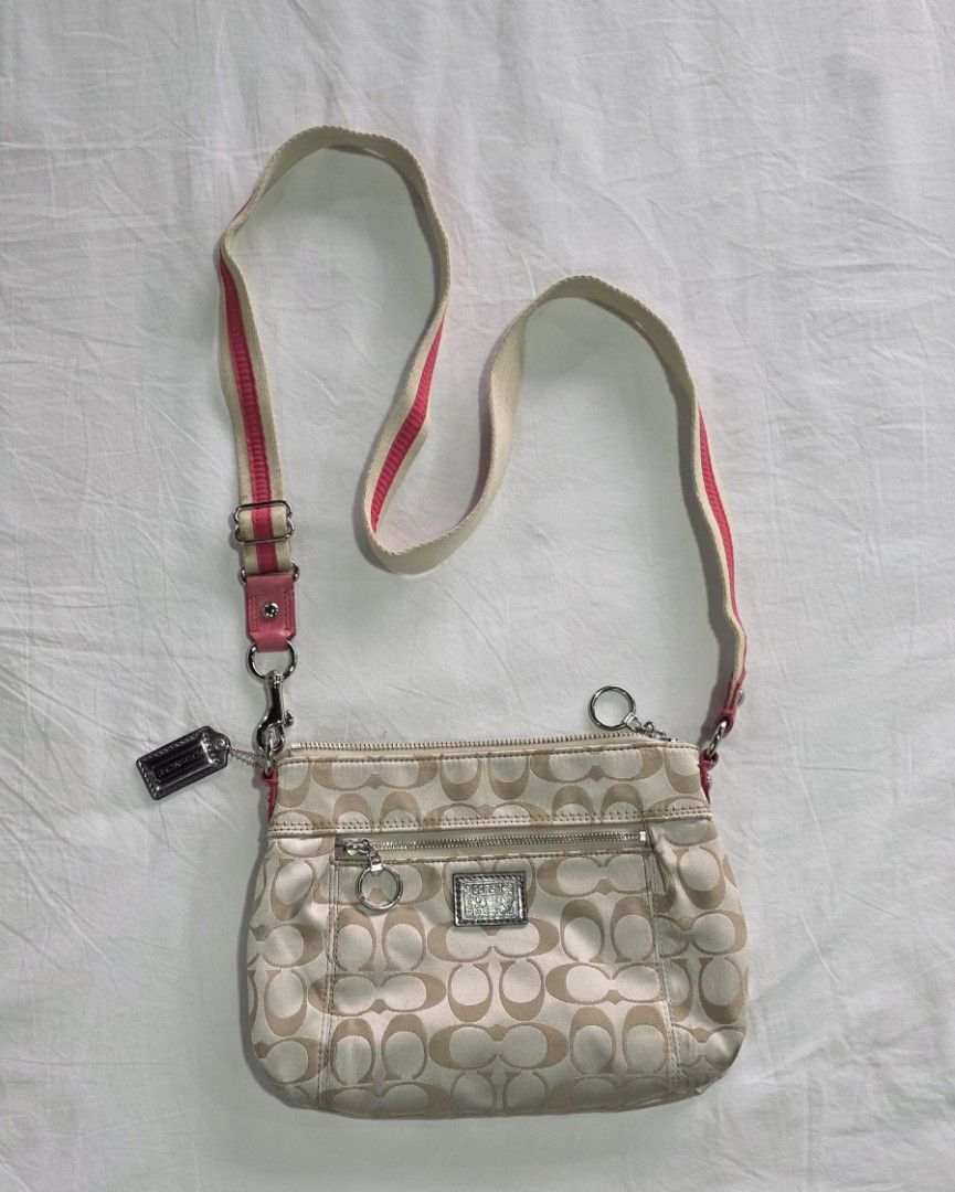 Coach Poppy Crossbody Bag (Category: Cross-body Bags) located in Baguio. Submitted by grumpygranny (Listing ID 1408239586, Image 1). Description: measurements: 9.9" X 7.5" WYSIWYT..item is exactly as listed. ➡️ please purchase with the understanding that this is a USED item. if you are sensitive to this condition, please do not purchase. ➡️ please check my profile, only those who understand are welcome to purchase..