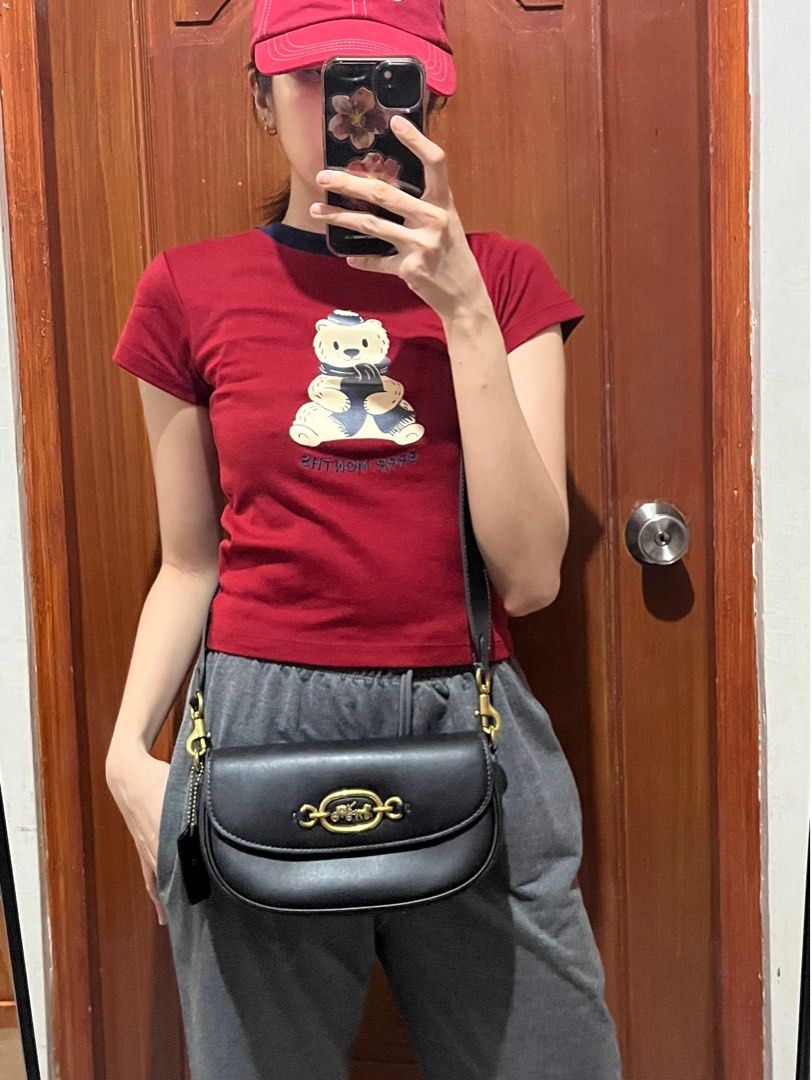Coach Shoulder Bag Black (Category: Luxury Bags & Wallets) located in Valenzuela. Submitted by mrythings (Listing ID 1408230612, Image 3). Description: Used twice. Bought for 2,799 RFS: decluttering.