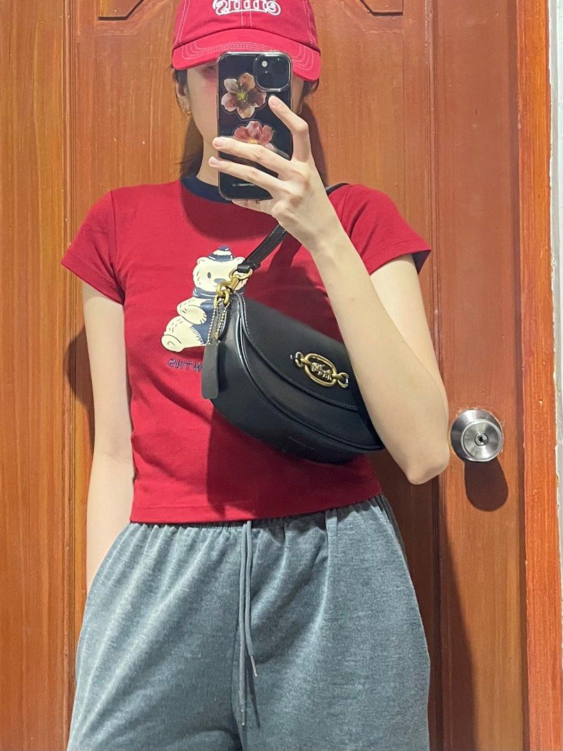 Coach Shoulder Bag Black (Category: Luxury Bags & Wallets) located in Valenzuela. Submitted by mrythings (Listing ID 1408230612, Image 1). Description: Used twice. Bought for 2,799 RFS: decluttering.