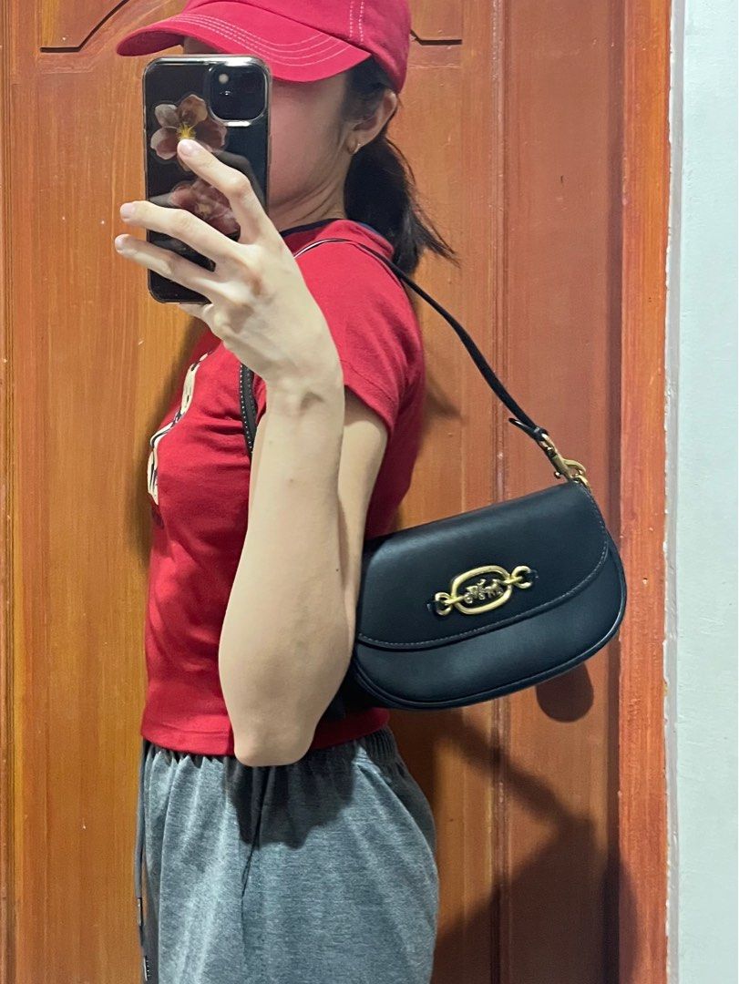 Coach Shoulder Bag Black (Category: Luxury Bags & Wallets) located in Valenzuela. Submitted by mrythings (Listing ID 1408230612, Image 2). Description: Used twice. Bought for 2,799 RFS: decluttering.