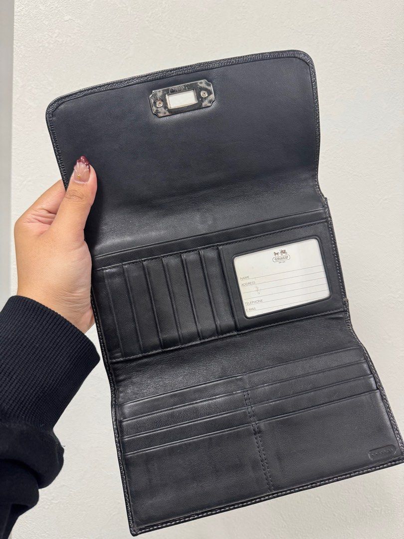 Coach Trifold Signature Wallet (Category: Luxury Bags & Wallets) located in Pasay City. Submitted by chooomz (Listing ID 1408253107, Image 3). Description: - bought this from Japan - has issue: the zipper part on the back is sewn (hindi sinabi ni seller huhu) mop: gcash, gotyme mod: lalamove, j&t.