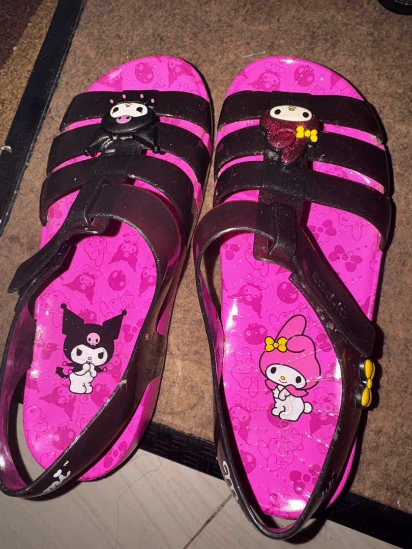 Crocs My Melody Kuromi Sandals (Category: Flats & Sandals) located in Dasmarinas. Submitted by bookcollection27 (Listing ID 1408216227, Image 2). Description: KIDS' HELLO KITTY® AND FRIENDS M Y MELODY™ AND KUROMI™ ISABELLA SANDAL SIZE: J4 (23.5-24cm kasya since big kid size to) Bought in US last September 2024. Once or twice lang nagamit. Payment first!! Pick up: Dasmarinas Cavite Shipping c/o the buyer .
