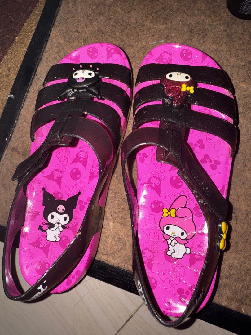 Crocs My Melody Kuromi Sandals (Category: Flats & Sandals) located in Dasmarinas. Submitted by bookcollection27 (Listing ID 1408216227, Image 1). Description: KIDS' HELLO KITTY® AND FRIENDS M Y MELODY™ AND KUROMI™ ISABELLA SANDAL SIZE: J4 (23.5-24cm kasya since big kid size to) Bought in US last September 2024. Once or twice lang nagamit. Payment first!! Pick up: Dasmarinas Cavite Shipping c/o the buyer .