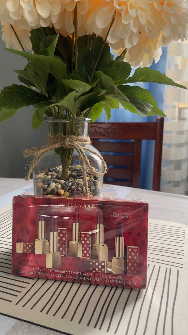 Estee Lauder Unwrap the Moment Lipstick Set (Category: Makeup) located in Bulacan. Submitted by rainedrops_shoppe (Listing ID 1408194279, Image 3). Description: Original Brand New 5 full size bullet lipsticks Estee Lauder Unwrap the Moment 5 limited Edition Lipsticks 1 x Sneak Peak 1 x Blushing Bow 1 x Red Ribbon 1 x Rosy Ribbon 1 x Velvet Ribbon xxx Php 1200 per bullet xxx ****Php 3500 full set***.