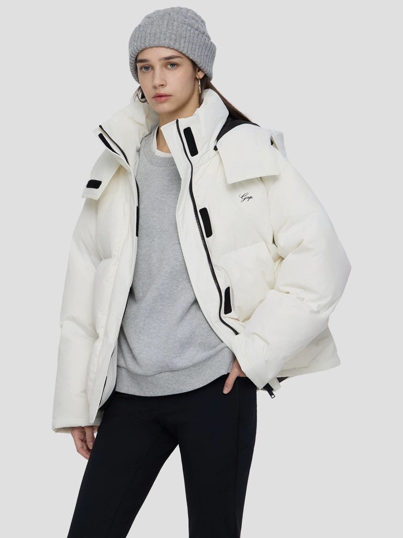 GAP Winter Down Jacket (Category: Coats, Jackets and Outerwear) located in Singapore. Submitted by choicarousell (Listing ID 1408123929, Image 1). Description: - Stylish white down jacket - Water-repellent outer layer - Detachable hood - Ideal for cold weather - Refer to size chart in images for measurements Size XS (Asian fit)- oversized look can fit up to UK10 or UK12 if you don’t wear so thick inside (I’m uk8) .