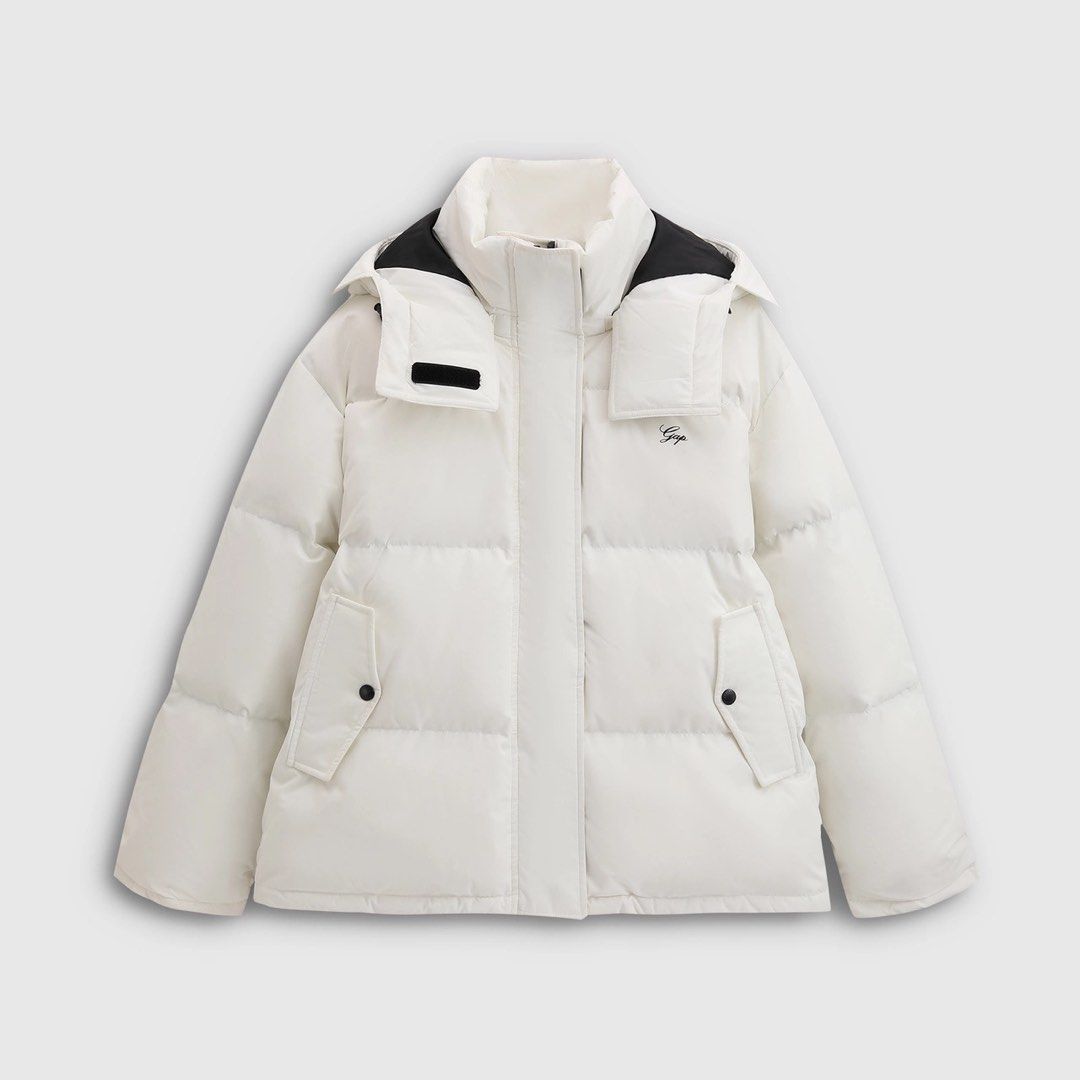GAP Winter Down Jacket (Category: Coats, Jackets and Outerwear) located in Singapore. Submitted by choicarousell (Listing ID 1408123929, Image 3). Description: - Stylish white down jacket - Water-repellent outer layer - Detachable hood - Ideal for cold weather - Refer to size chart in images for measurements Size XS (Asian fit)- oversized look can fit up to UK10 or UK12 if you don’t wear so thick inside (I’m uk8) .