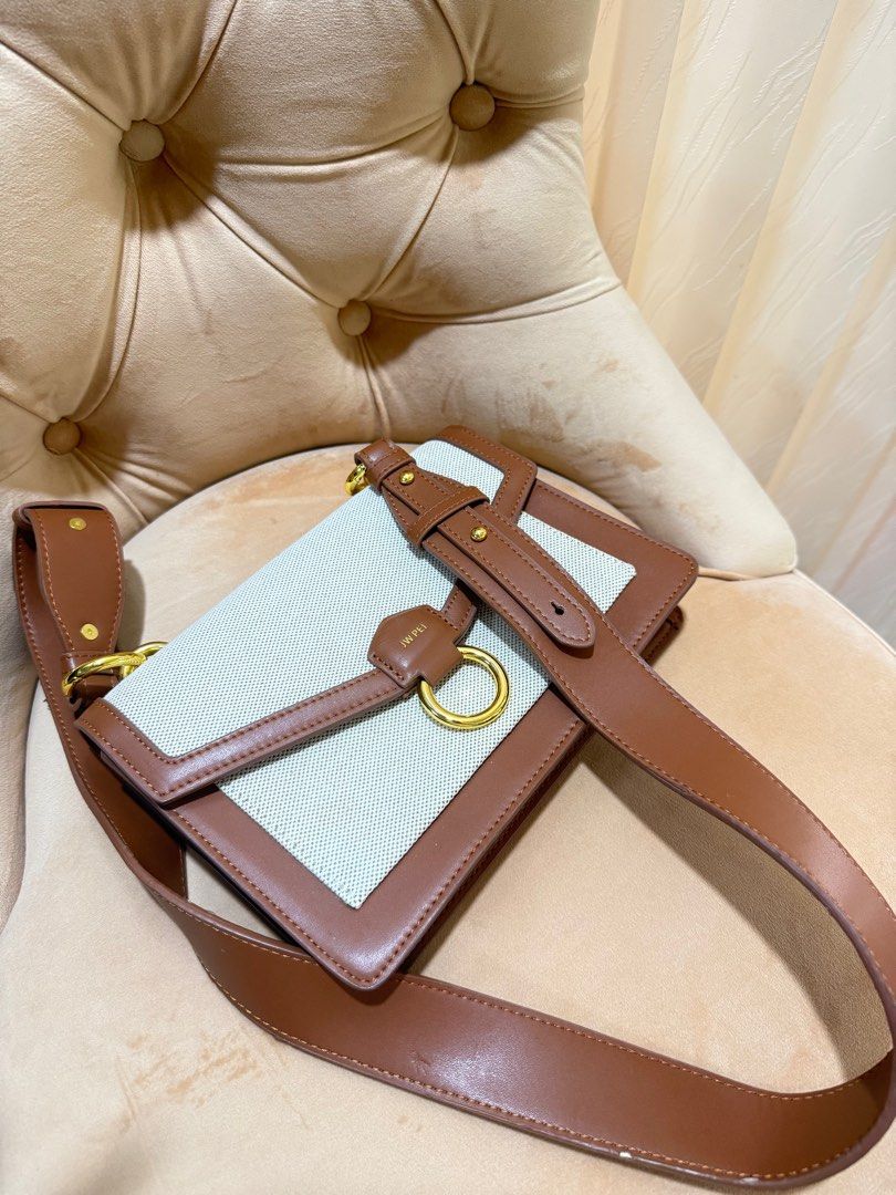 JW PEI Gabbi Bag (Category: Luxury Bags & Wallets) located in Angeles City. Submitted by bagpriceinfiniteluck (Listing ID 1408117724, Image 2). Description: Almost new condition. SUPER SALE PRICE.