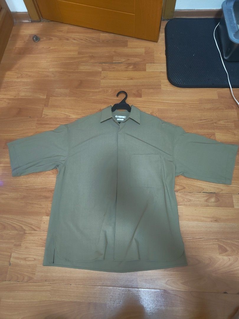 Khaki Short Sleeve Shirt (Category: Tshirts & Polo Shirts ) located in Manila. Submitted by meddsalim (Listing ID 1408257632, Image 2). Description: Khaki short sleeve shirt. Collared neckline, button-down front, and chest pocket. Lightweight fabric, perfect for warm weather. Classic design. 23x29.