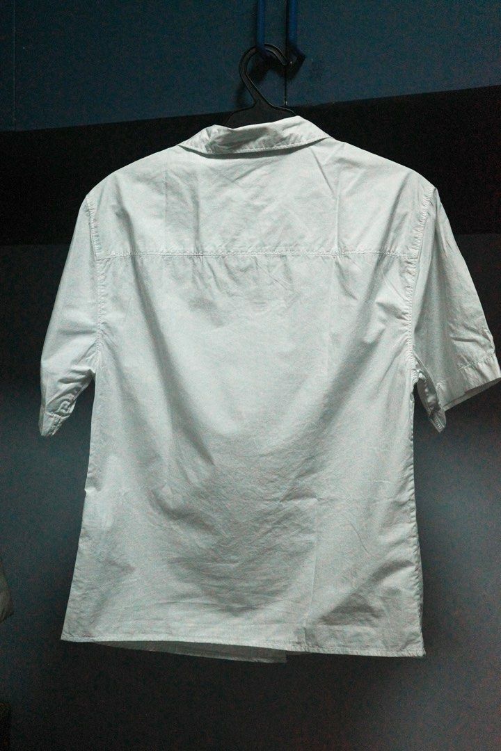 Levi's Alfie Shirt XS (Category: Shirts) located in Quezon City. Submitted by kitkat0328 (Listing ID 1408217480, Image 3). Description: - Levi's white oversized shirt - Size: XS - Features a chest pocket with the Levi's red tab - Button-down closure - Classic collar - Made in San Francisco, California - only worn once.