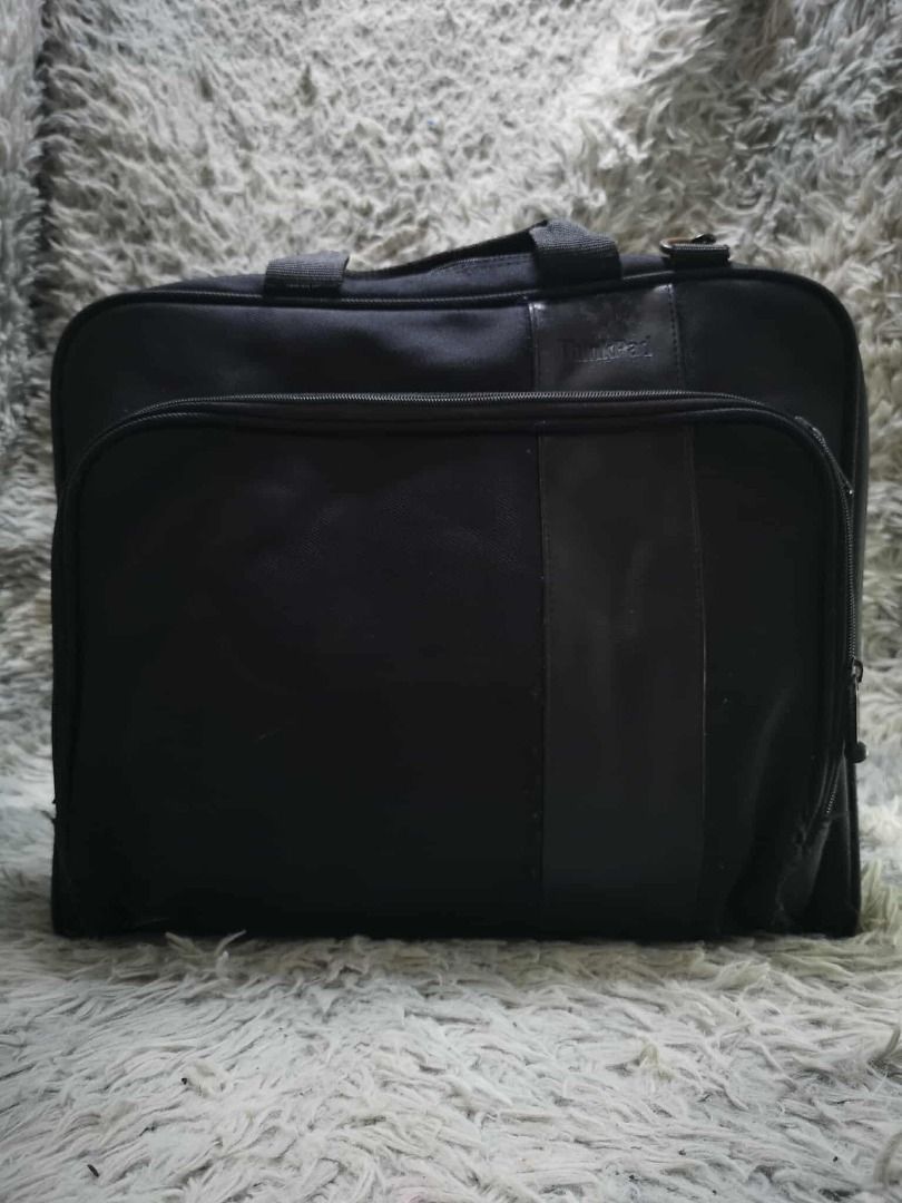 Lightweight Black Top Handle Laptop Bag (Category: Laptop Bags & Sleeves) located in Santa Cruz. Submitted by jmy_surplus.2 (Listing ID 1408167896, Image 2). Description: Size ; L - 13 W - 17 Color ; Black Type ; Laptop bag Brand ; No brand Material ; Nylon Style ; Black Laptop bag LR 43 JMY 1 Batch #172.