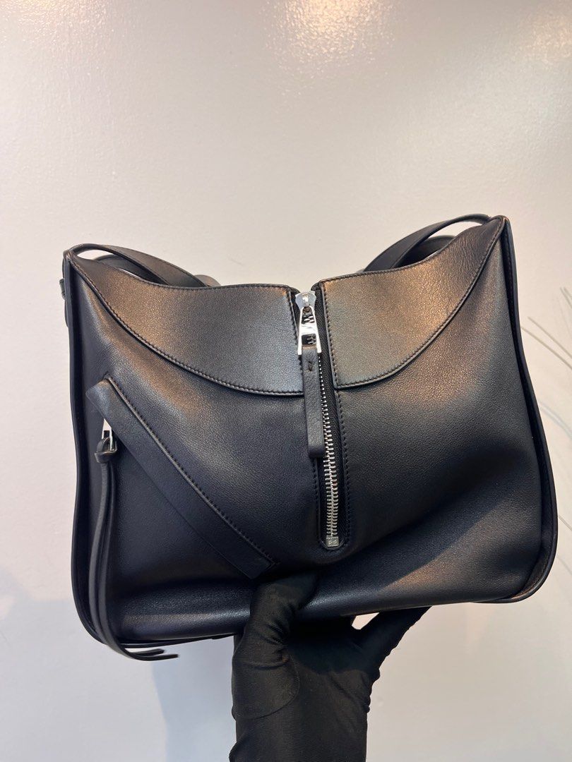 LOEWE Hammock small black Leather shoulder bag (Category: Luxury Bags & Wallets) located in Manila. Submitted by luxemax_09 (Listing ID 1408141691, Image 1). Description: .