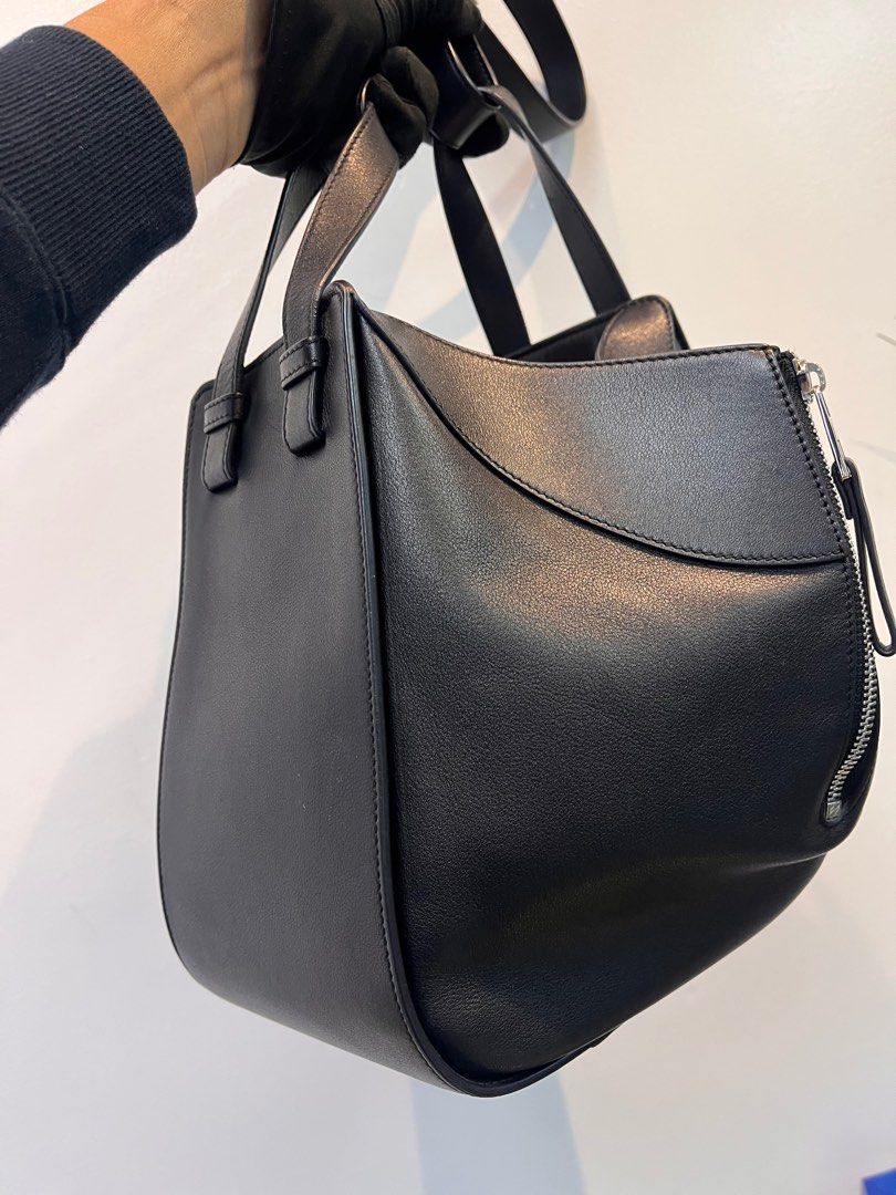 LOEWE Hammock small black Leather shoulder bag (Category: Luxury Bags & Wallets) located in Manila. Submitted by luxemax_09 (Listing ID 1408141691, Image 2). Description: .