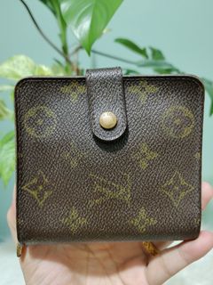 (Category: ) located in . Submitted by sophiasamcloset (Listing ID 1408145656, Image 1). Description: .