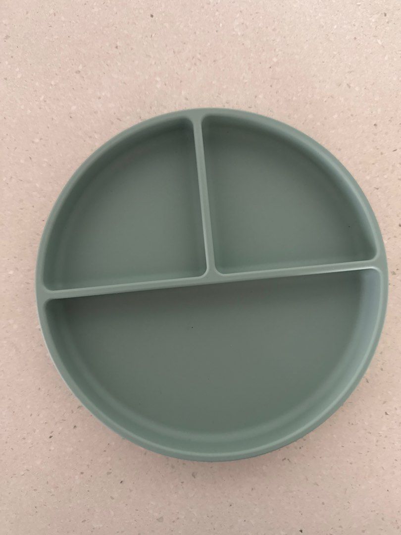 Mushie Divided Plate - Sage (Category: Weaning & Toddler Feeding) located in Singapore. Submitted by velvetliquorice (Listing ID 1408138928, Image 1). Description: Opened the packaging but didn’t use at all..