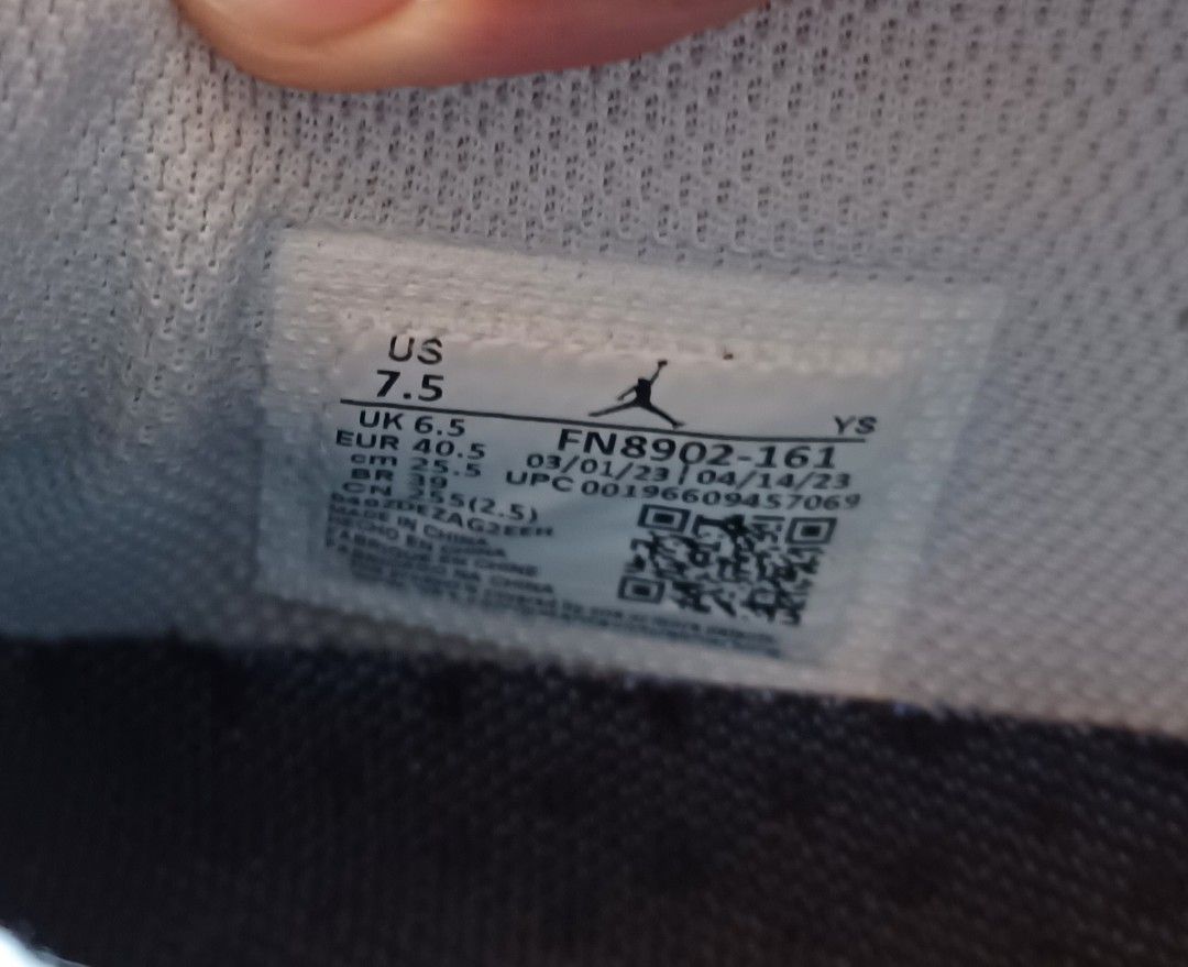 Nike Air Jordan Legacy 312 Low (Category: Sneakers) located in Quezon City. Submitted by nikotad (Listing ID 1408120270, Image 3). Description: Nike Air Jordan Legacy 312 Low "White Game Royal" - ORIGINAL - Size: US 7.5 in Good Condition with some signs of use: - heel drags - toe box crease/crack - scratches *NO sole separation *replaced insole Price: 1k negotiable Buyer shoulders shipping.(Lalamove or J&T) MOP: GCash or BPI.