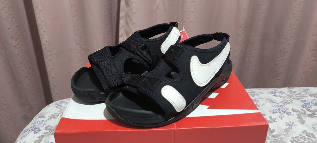 Nike Sunray Protect 2 Sandals - Black/White (Category: Babies & Kids Fashion) located in Paranaque City. Submitted by cherishop.ph (Listing ID 1408180934, Image 1). Description: - Nike Sunray Protect 2 sandals - Color: Black and White - Size: 6Y - Durable design - Comfortable fit - Includes original box with tag - gender neutral Pwde pang regalo, pick up and pay. 📍 Arista Place, Parañaque.
