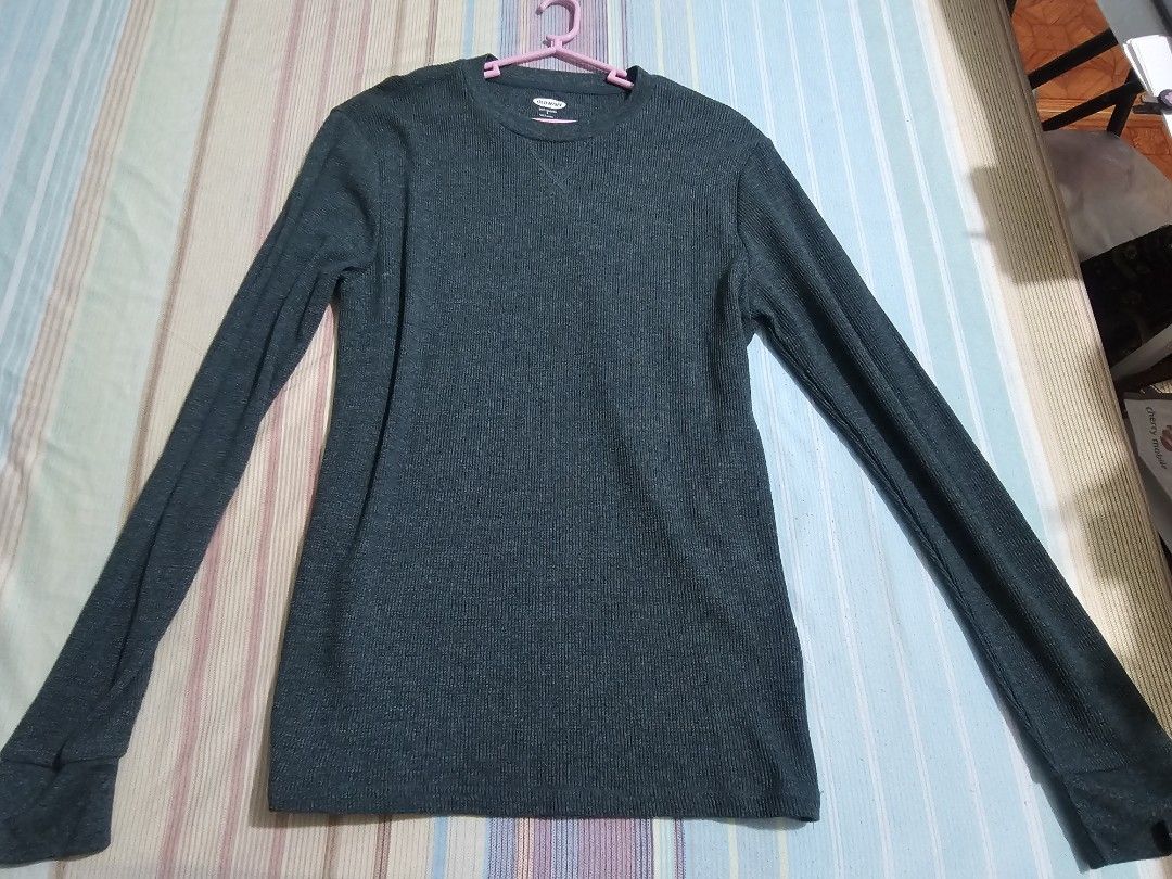 Old Navy Camo Thermal Shirt - Small (Category: Tshirts & Polo Shirts ) located in Marilao. Submitted by bcantong (Listing ID 1408227909, Image 2). Description: - Old Navy thermal shirts (2 pieces) - Camouflage pattern - Dark green color - Crew neck - Long sleeves - Size: Small - Waffle knit texture dimension Length 26 inches width 16 inches sleeve 26.5 inches ❎️ camouflage (sold).