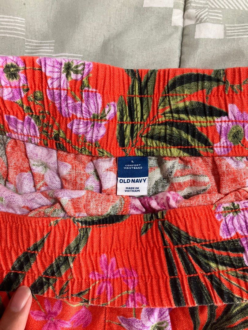 Old Navy Floral Shorts - Size L (Category: Shorts) located in Binan City. Submitted by mrsjca (Listing ID 1408158140, Image 3). Description: - Bright orange floral shorts - cotton linen fabric - Size: Large - Elastic waistband, measures 17” across - two pockets - Made in Vietnam.
