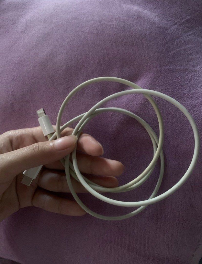 original iphone cord (Category: Chargers & Cables) located in Antipolo. Submitted by prettyy25 (Listing ID 1408163386, Image 1). Description: ANTIPOLO LOC.