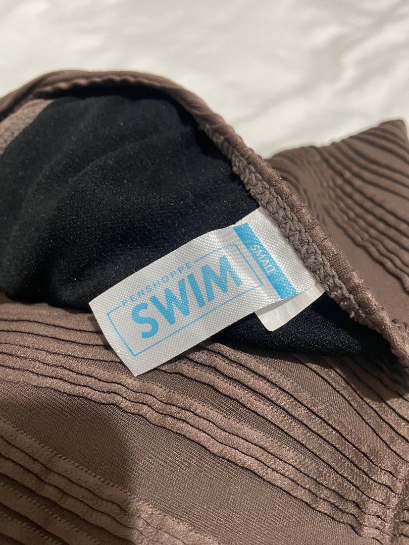 Penshoppe One Piece Swimsuit (Category: Bikinis & Swimsuits) located in San Pedro. Submitted by kayee.b (Listing ID 1408134110, Image 3). Description: Used once only In very good condition No flaws.