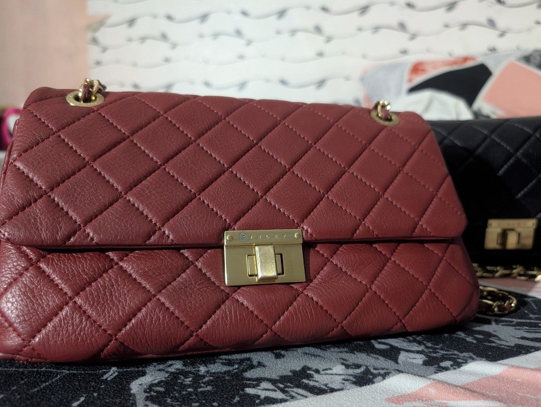 Preloved OG Branded Bags Sisley, Elegance paris ETC (Category: Luxury Bags & Wallets) located in Rodriguez. Submitted by dessytrese13 (Listing ID 1408211891, Image 3). Description: preowned branded Korean and US bags. see pics for the issues of some of the bags pero mostly walang issue. Price may vary. Personal items and DEFINITELY NOT ukay. Negotiable montalban rizal area.