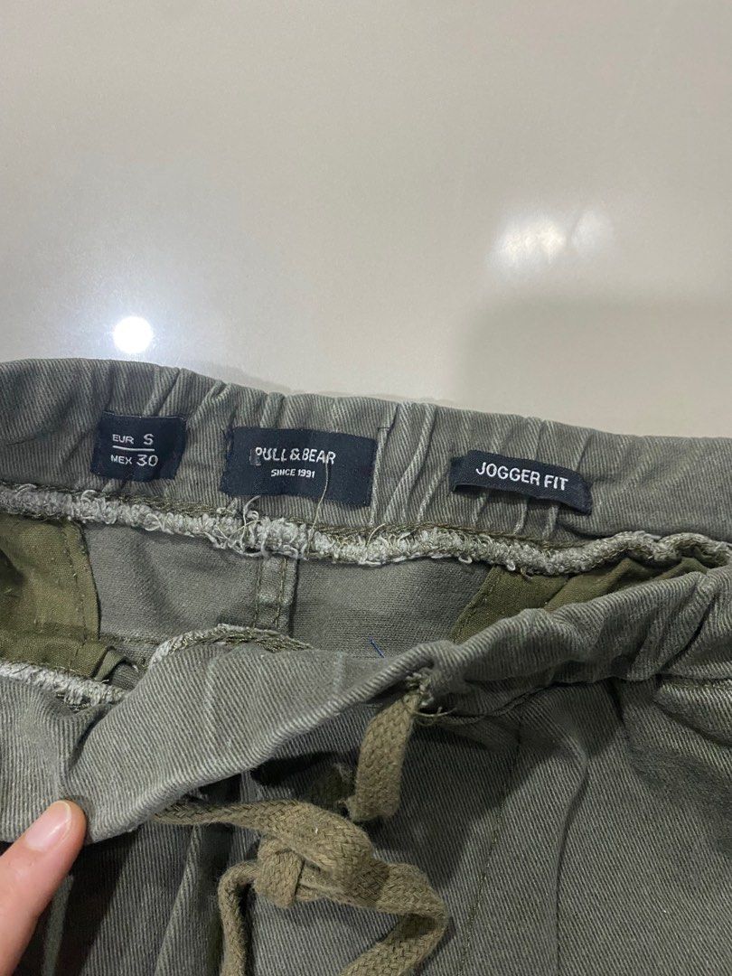 Pull & Bear Jogger Fit Pants - Size S unisex (Category: Joggers) located in Cavite. Submitted by SunnySkiesAHEADbyMariz (Listing ID 1408254787, Image 2). Description: - Pull & Bear jogger pants - Size: S size 28 - Comfortable jogger fit - Elastic waistband with drawstring - Two zippered pockets - Unique stitched knee details - Perfect for casual wear.