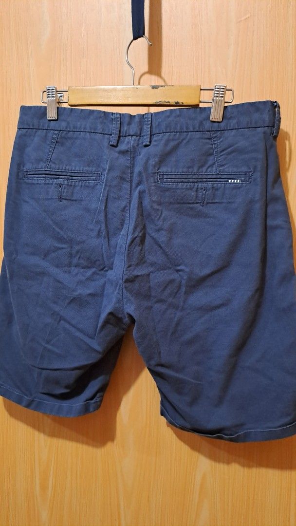 Pull&Bear Classic Fit Shorts - Size 31 (Category: Shorts) located in Las Pinas. Submitted by beng2024 (Listing ID 1408183121, Image 2). Description: - Pull&Bear shorts in navy blue - Classic fit - Size 31 - Button and zipper closure - Two front pockets and two back pockets - EUR 40 waist 32" length 18".
