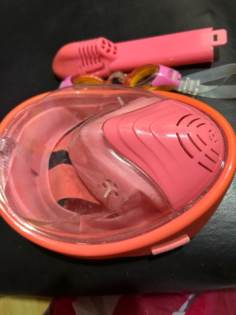 Snorkeling Gear and Free Goggles (Category: Other Baby Bathing & Changing Needs) located in Taguig. Submitted by iamfab15 (Listing ID 1408254516, Image 1). Description: Authentic Fonda Sub Snorkeling Gear and Free Goggles 2-4Y beat Fi Rfs: lipat-bahay.