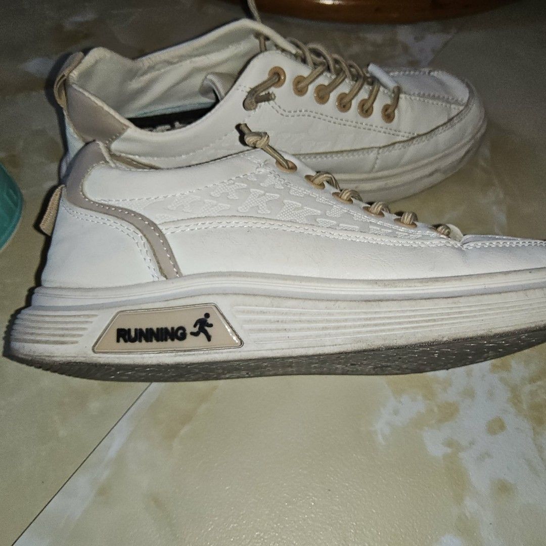 Superga White Rose Gold Sneakers (Category: Sneakers) located in Alaminos. Submitted by shee.jimenez (Listing ID 1408226981, Image 3). Description: size 7 and 8.