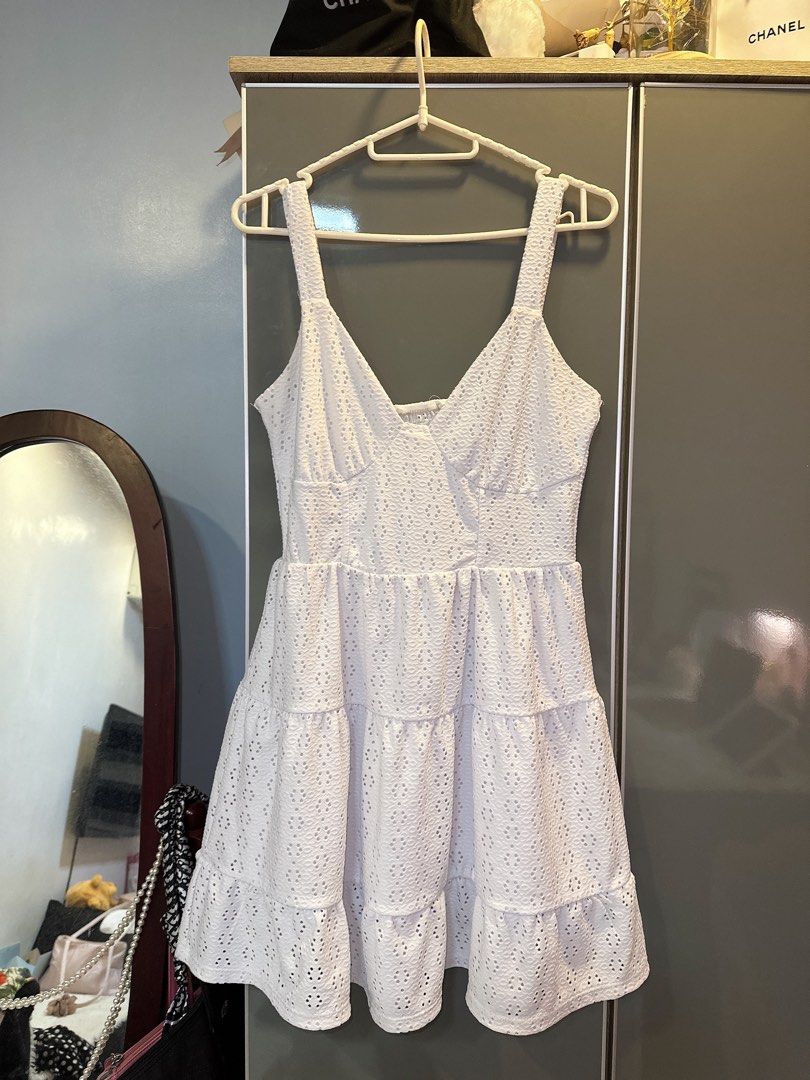 Terranova White Dress - Size M (Category: Dresses) located in Marikina City. Submitted by prelovedbyerickaa (Listing ID 1408259675, Image 1). Description: – 9/10 🌟 Onhand – No return, no exchange, & no refund 🤍 – SF NOT included – MOP: BDO/ gcash – MOD: lalamove/ j&t - Terranova white dress - Size: M Features: - V-neckline - Adjustable straps - Tiered skirt - Design: Textured fabric with eyelet details - Style: Fitted bodice, flared skirt - Per