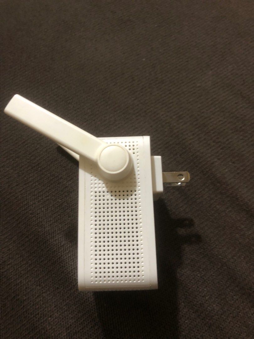 TP-Link RE205 AC750 Wi-Fi Range Extender (Category: Networking) located in Pasig City. Submitted by boundless93 (Listing ID 1408214348, Image 2). Description: Preowned, bought a month ago Srp: 1700+ Box not available Like new condition.