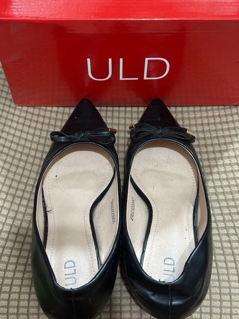 ULD Black Shoes w/ Pointed Heels (Category: Heels) located in Quezon City. Submitted by declutteredbyshell (Listing ID 1408286448, Image 3). Description: ULD Black Shoes with Pointed Heels • Lightly used.