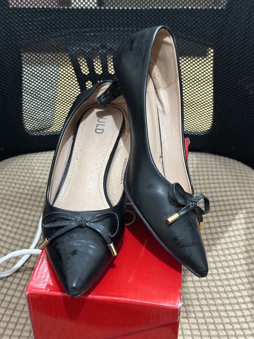 ULD Black Shoes w/ Pointed Heels (Category: Heels) located in Quezon City. Submitted by declutteredbyshell (Listing ID 1408286448, Image 1). Description: ULD Black Shoes with Pointed Heels • Lightly used.