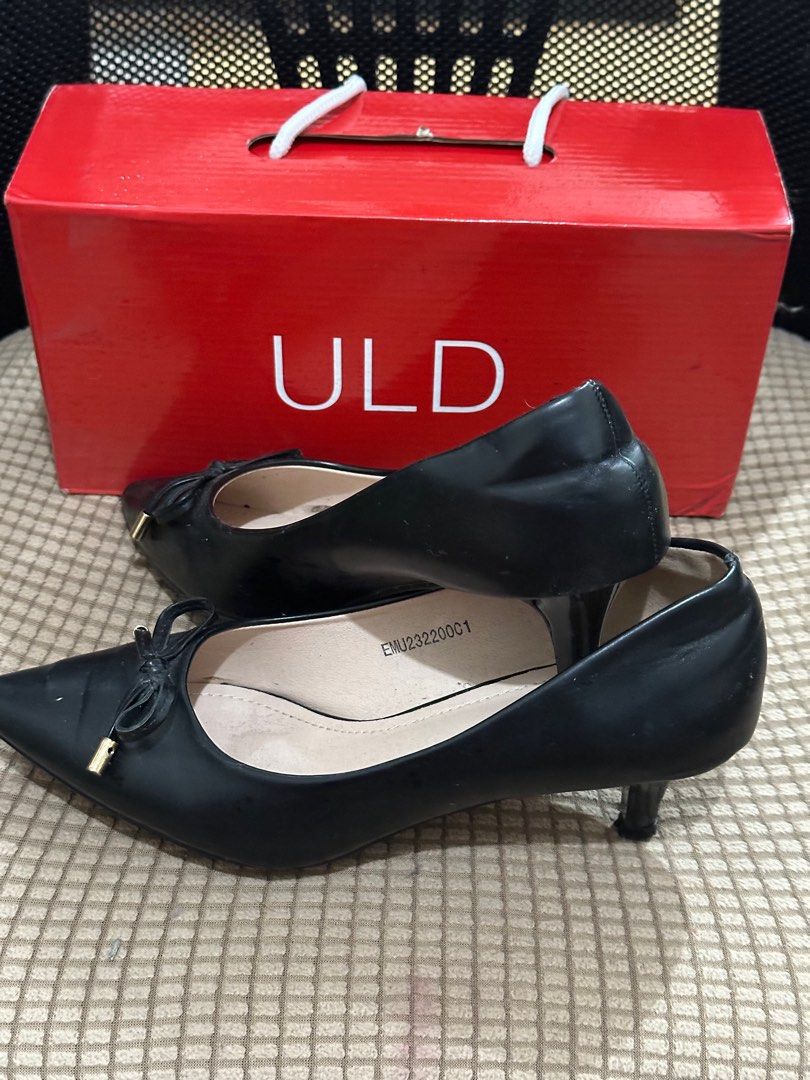 ULD Black Shoes w/ Pointed Heels (Category: Heels) located in Quezon City. Submitted by declutteredbyshell (Listing ID 1408286448, Image 2). Description: ULD Black Shoes with Pointed Heels • Lightly used.