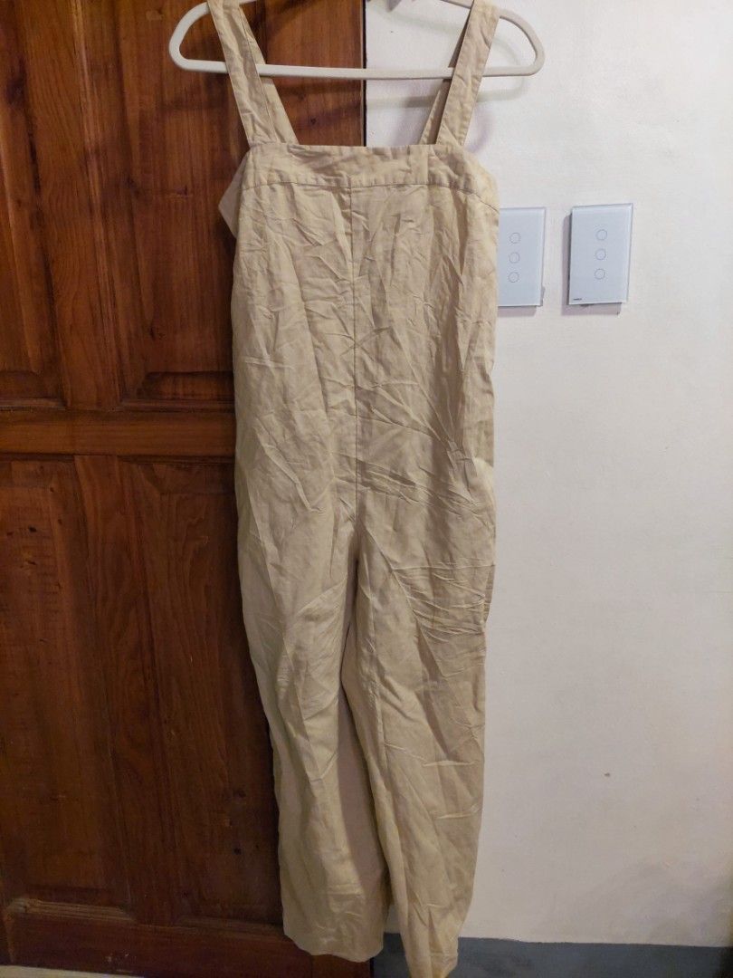 UNIQLO LINEN BLEND JUMPSUIT (Category: Jumpsuits) located in San Pedro. Submitted by cyanide.slug.cat (Listing ID 1408240605, Image 2). Description: s-sm 34" bust 53" length never worn, missing belt no when worn please.
