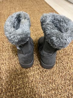 (Category: ) located in . Submitted by mywardrobe2 (Listing ID 1408150188, Image 1). Description: .