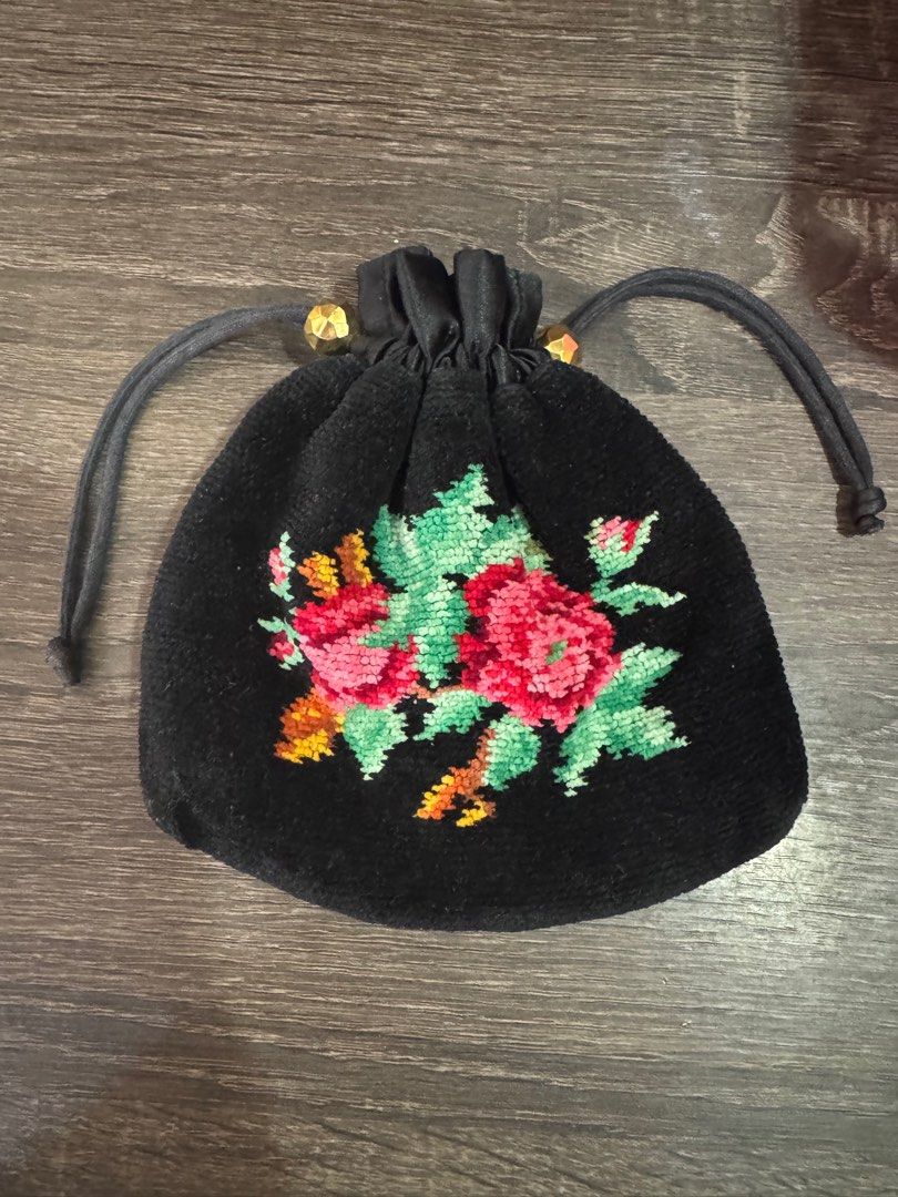 Vintage Embroidered Floral Pouch (Category: Purses & Pouches) located in Davao. Submitted by pilmarmustdeclutter (Listing ID 1408114727, Image 1). Description: P100 excluding sf.