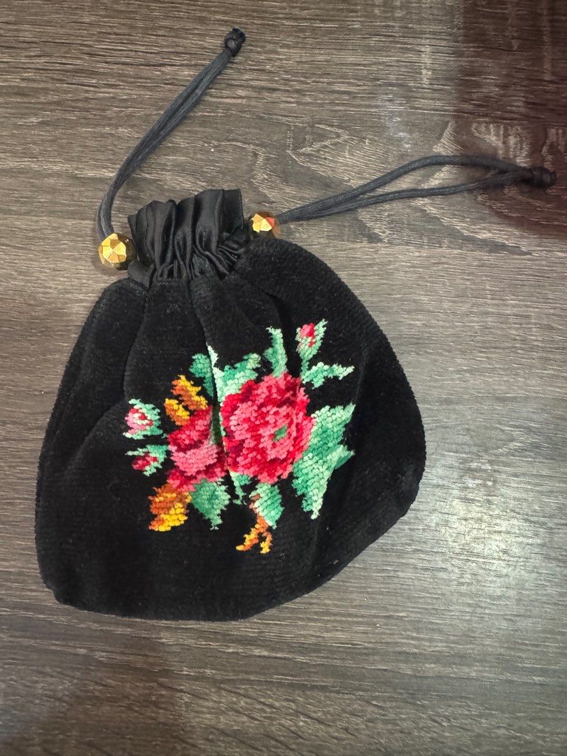 Vintage Embroidered Floral Pouch (Category: Purses & Pouches) located in Davao. Submitted by pilmarmustdeclutter (Listing ID 1408114727, Image 2). Description: P100 excluding sf.