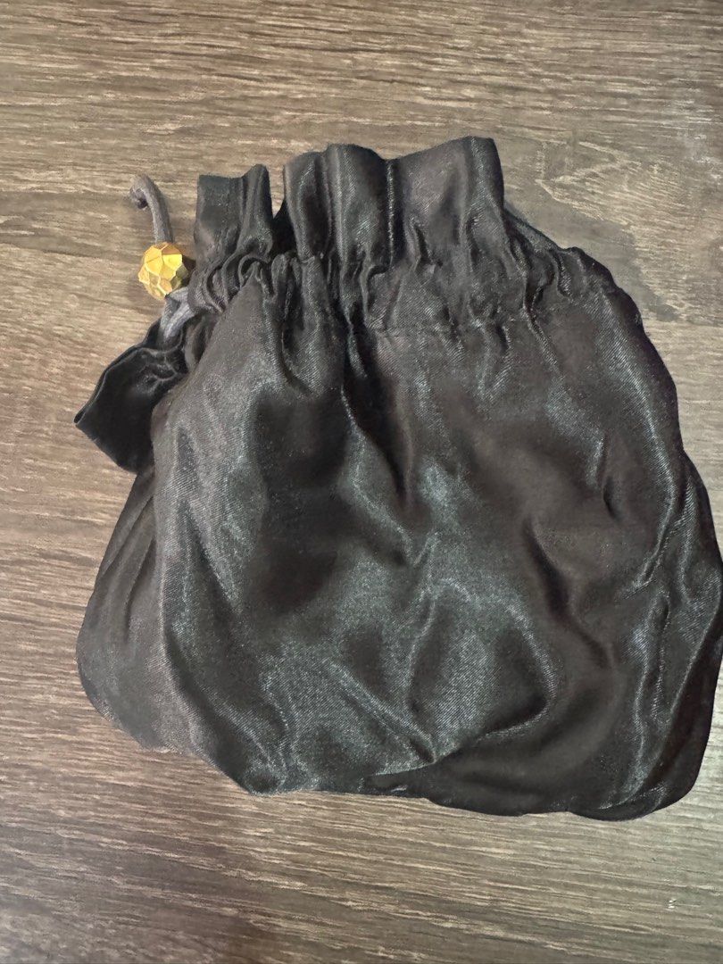 Vintage Embroidered Floral Pouch (Category: Purses & Pouches) located in Davao. Submitted by pilmarmustdeclutter (Listing ID 1408114727, Image 3). Description: P100 excluding sf.