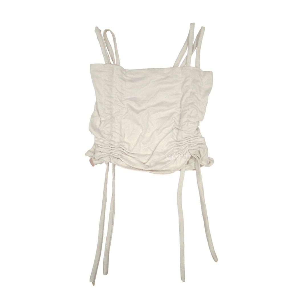 White Double Spaghetti Strap Sleeveless Crop Top Short (Category: Sleeveless) located in Muntinlupa City. Submitted by iris_444 (Listing ID 1408247791, Image 1). Description: - Stretchy - Can fit XS-M - Good quality w/ nice material/fabric - PM for measurements + any questions MOP - Gcash MOD - J&T/Lalamove white double spaghetti strap sleeveless crop top short cute chic trendy y2k aesthetic minimal basic fitted stretchy soft material summer spri