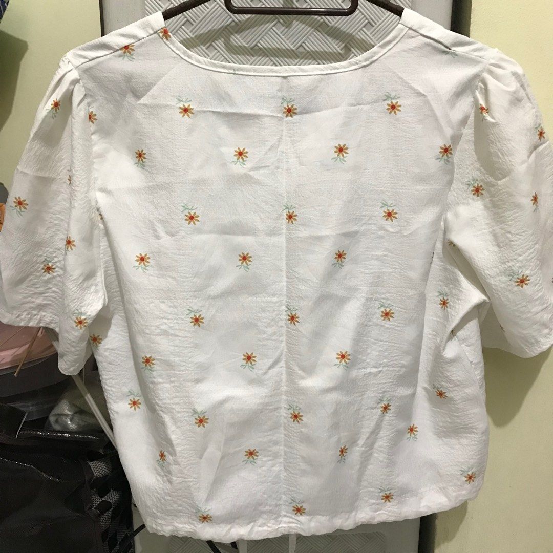White floral semi crop top (Category: Blouses) located in Manila. Submitted by bbeeaa (Listing ID 1408247820, Image 2). Description: Thrifted but never worn after buying Thin fabric but not see through .