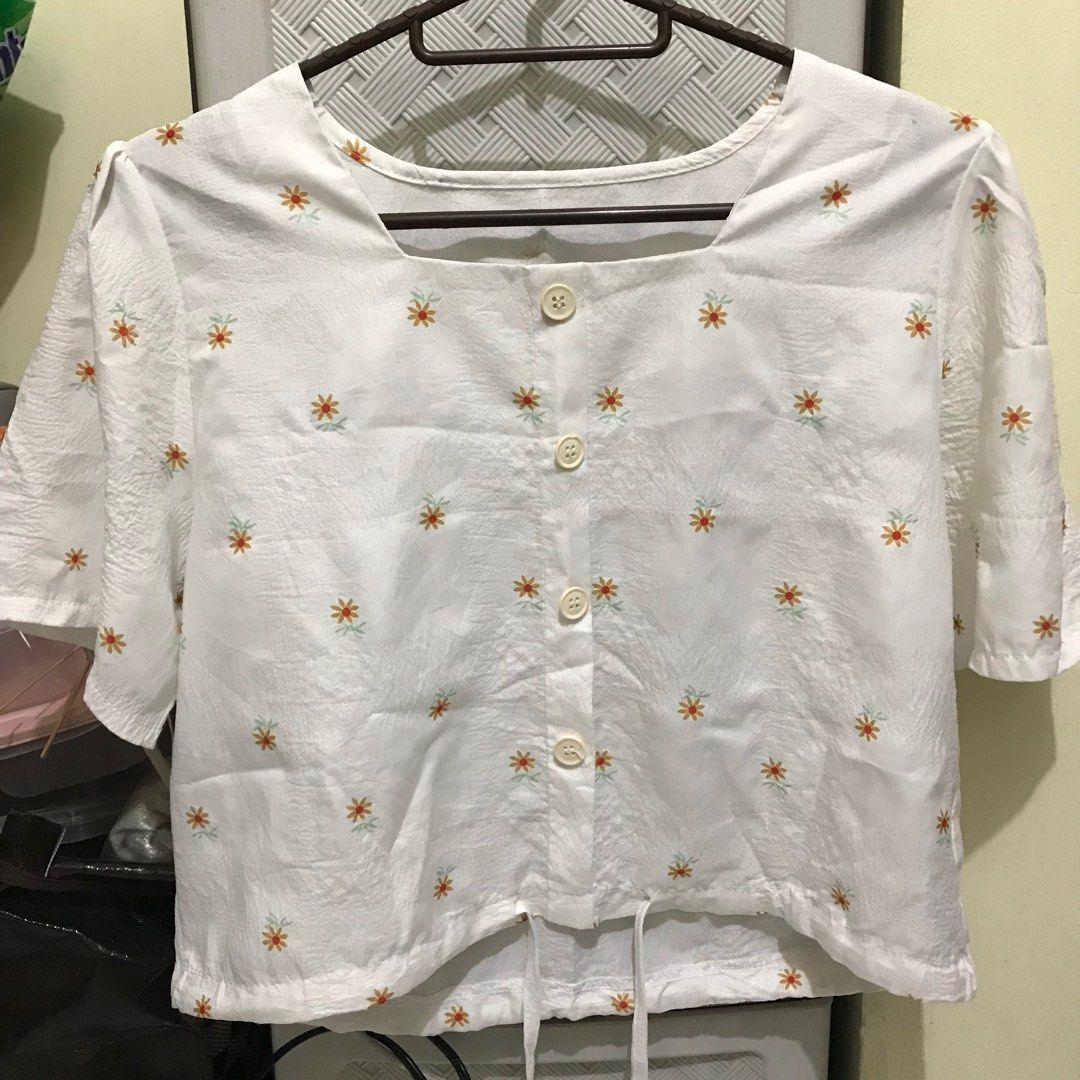 White floral semi crop top (Category: Blouses) located in Manila. Submitted by bbeeaa (Listing ID 1408247820, Image 1). Description: Thrifted but never worn after buying Thin fabric but not see through .