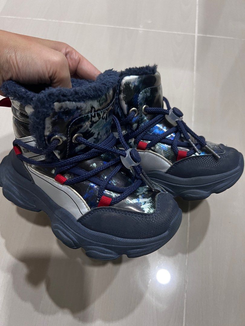 Winter Boots Midcut Size 29 (Category: Babies & Kids Fashion) located in Ampang. Submitted by rarahanna (Listing ID 1408192985, Image 1). Description: - Navy blue and silver design - Size: 29 - Warm faux fur lining - Chunky sole for grip - Lace-up closure - Ready for winter adventures! - Add rm8 for postage!.