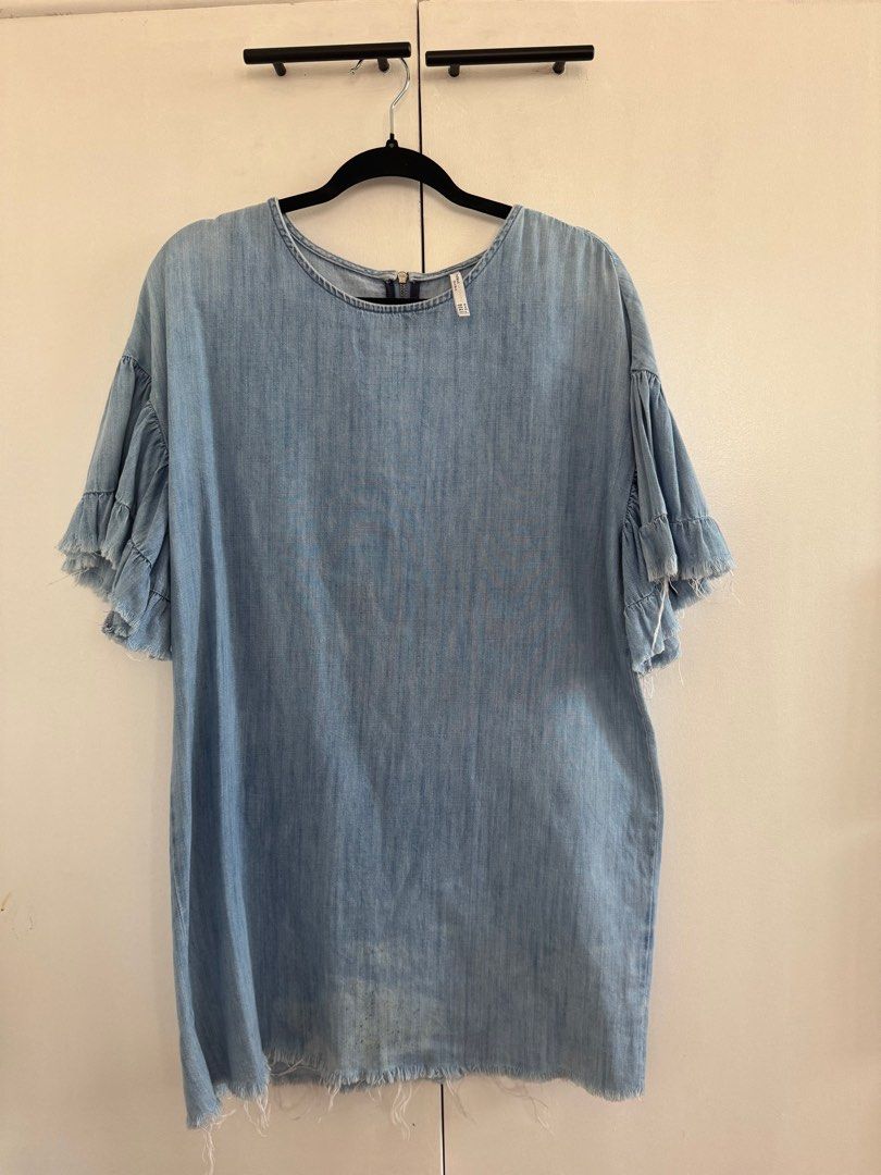 Zara Denim Dress (Category: Dresses) located in Quezon City. Submitted by prebys (Listing ID 1408126738, Image 1). Description: .