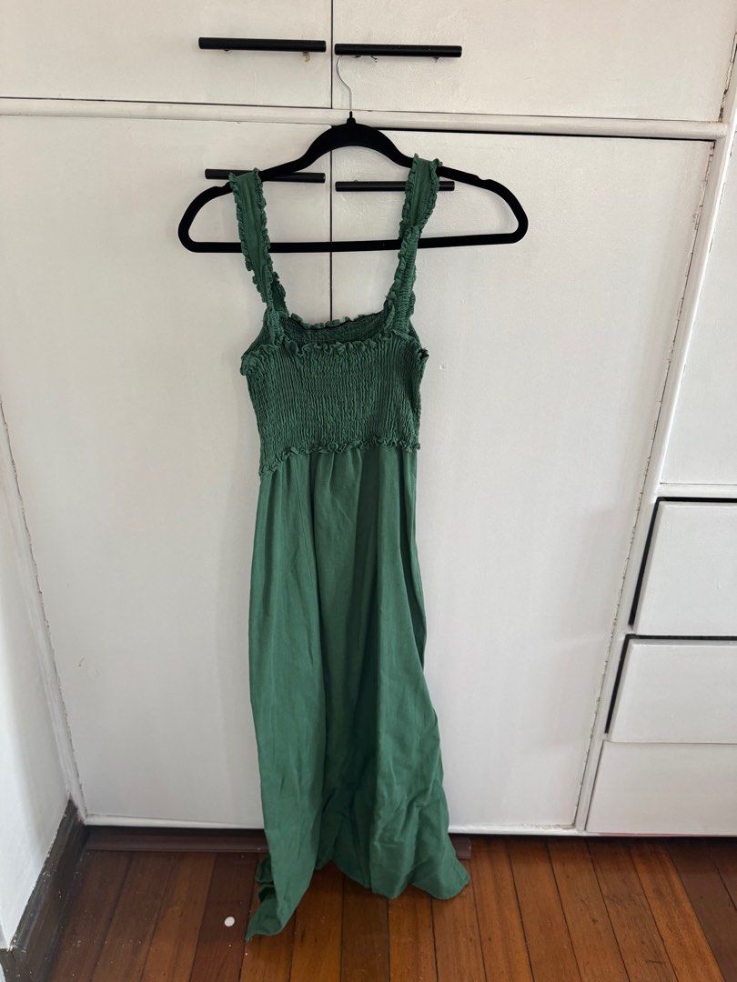 Zara Green Dress (Category: Dresses) located in Quezon City. Submitted by prebys (Listing ID 1408127527, Image 2). Description: - Used once.