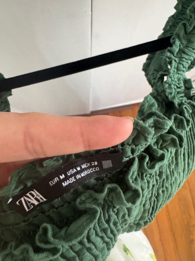 Zara Green Dress (Category: Dresses) located in Quezon City. Submitted by prebys (Listing ID 1408127527, Image 3). Description: - Used once.